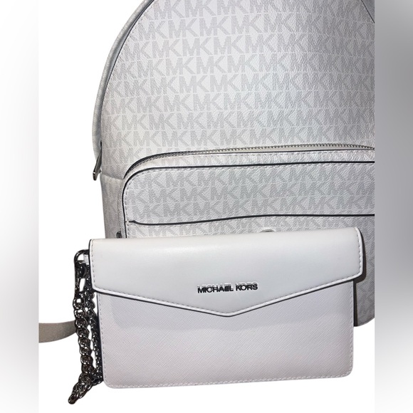 NWOT Michael kors 2 in 1 back pack with detachable card case! - Picture 5 of 12